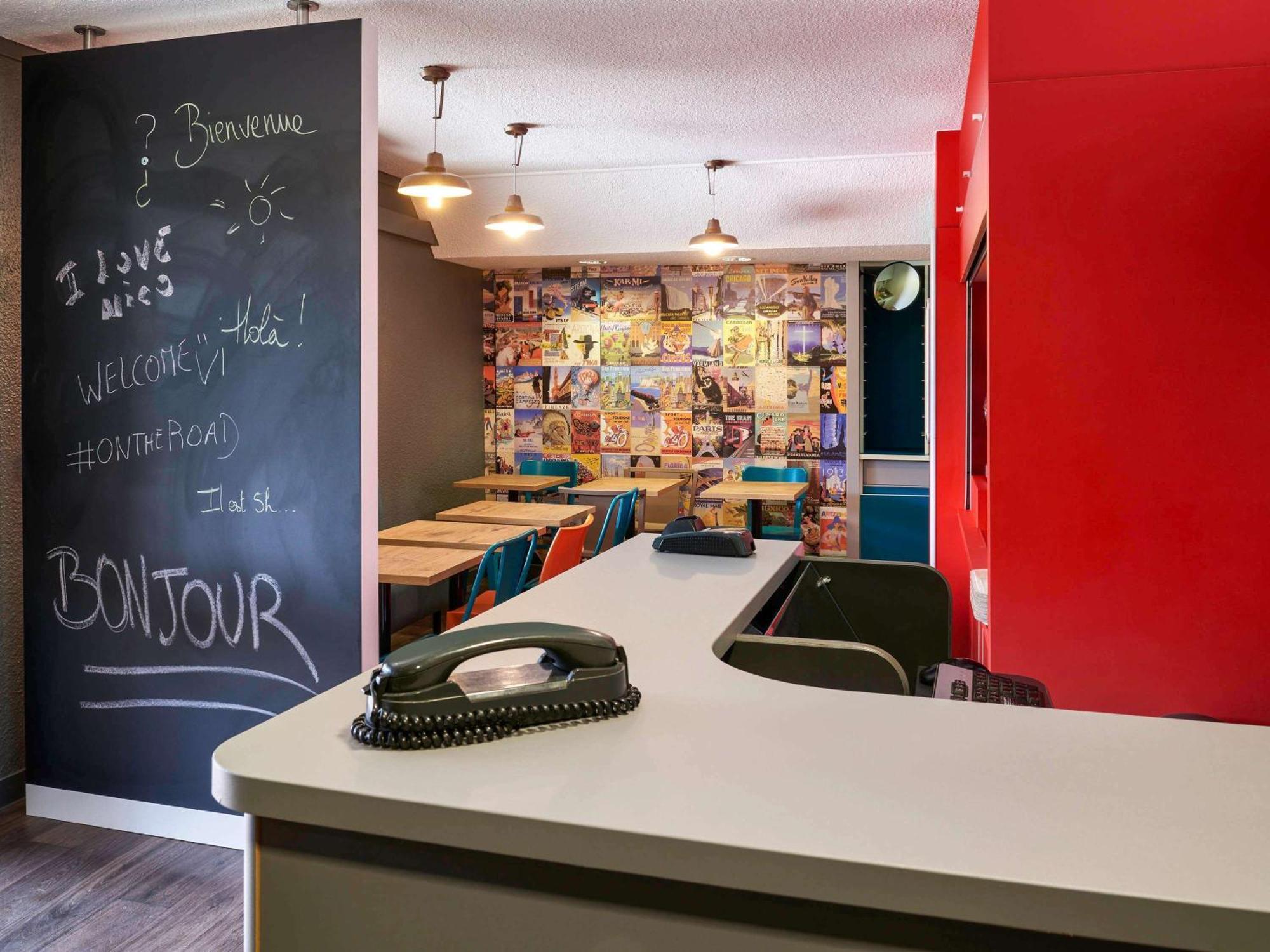 Hotelf1 Paris Porte De Montreuil Bagnolet Ngoại thất bức ảnh